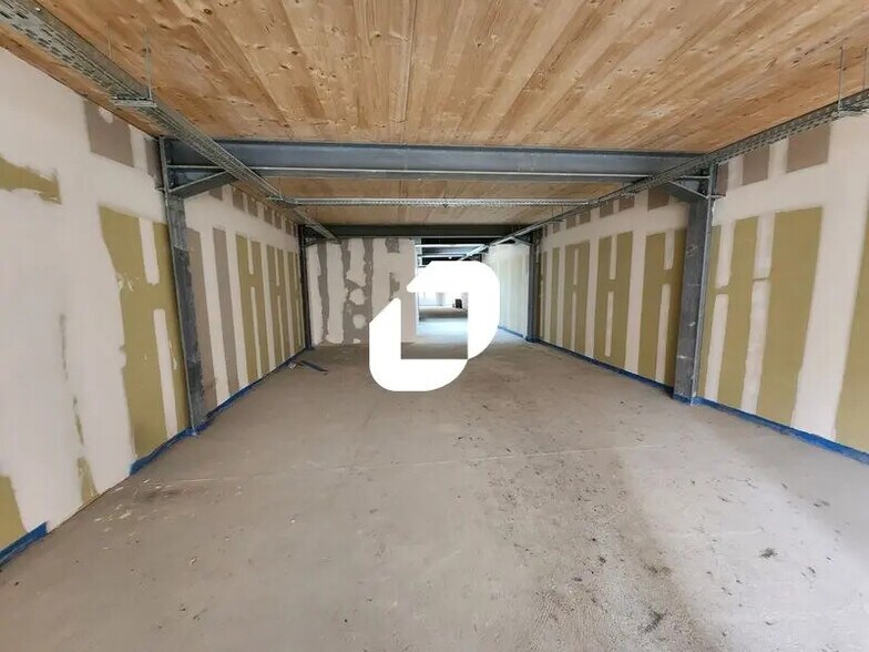 Office in Bordeaux for lease - Interior Photo - Image 3 of 5