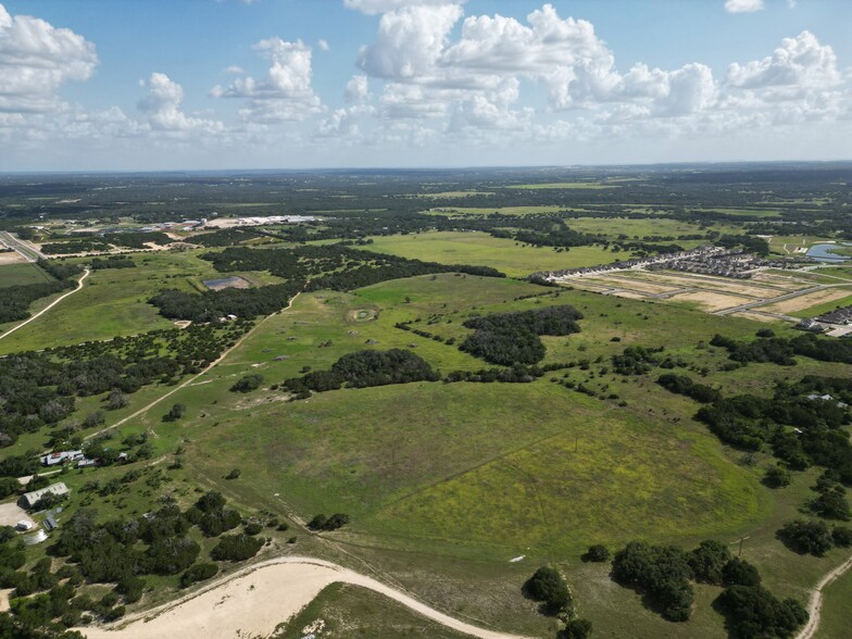 1049 County Road 201, Liberty Hill, TX à vendre - Photo du bâtiment - Image 2 de 20