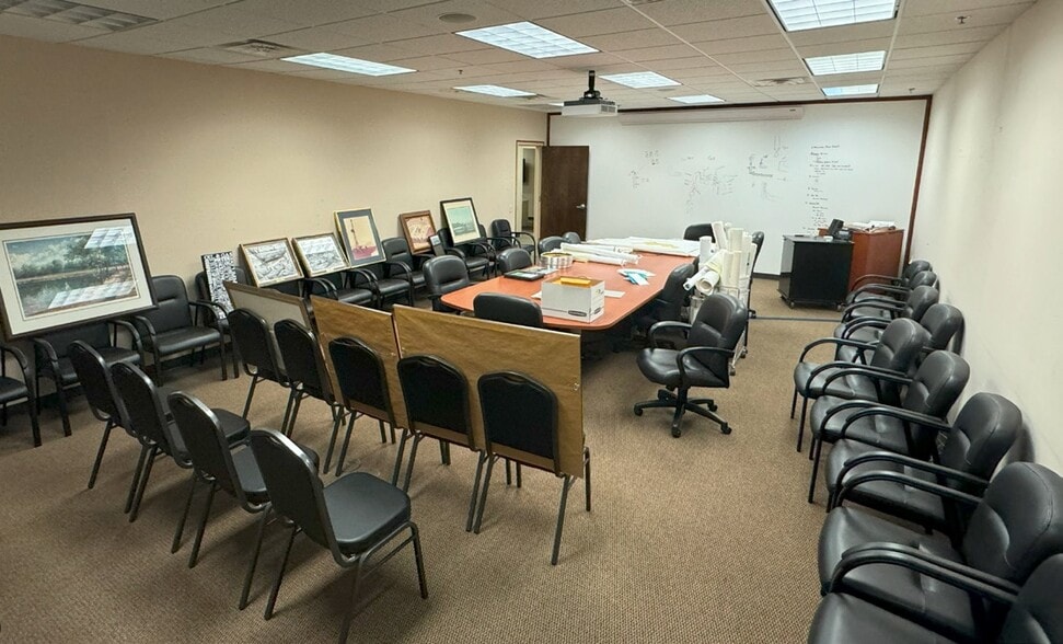 301 W Longbotham Dr, Groesbeck, TX for sale - Interior Photo - Image 2 of 7