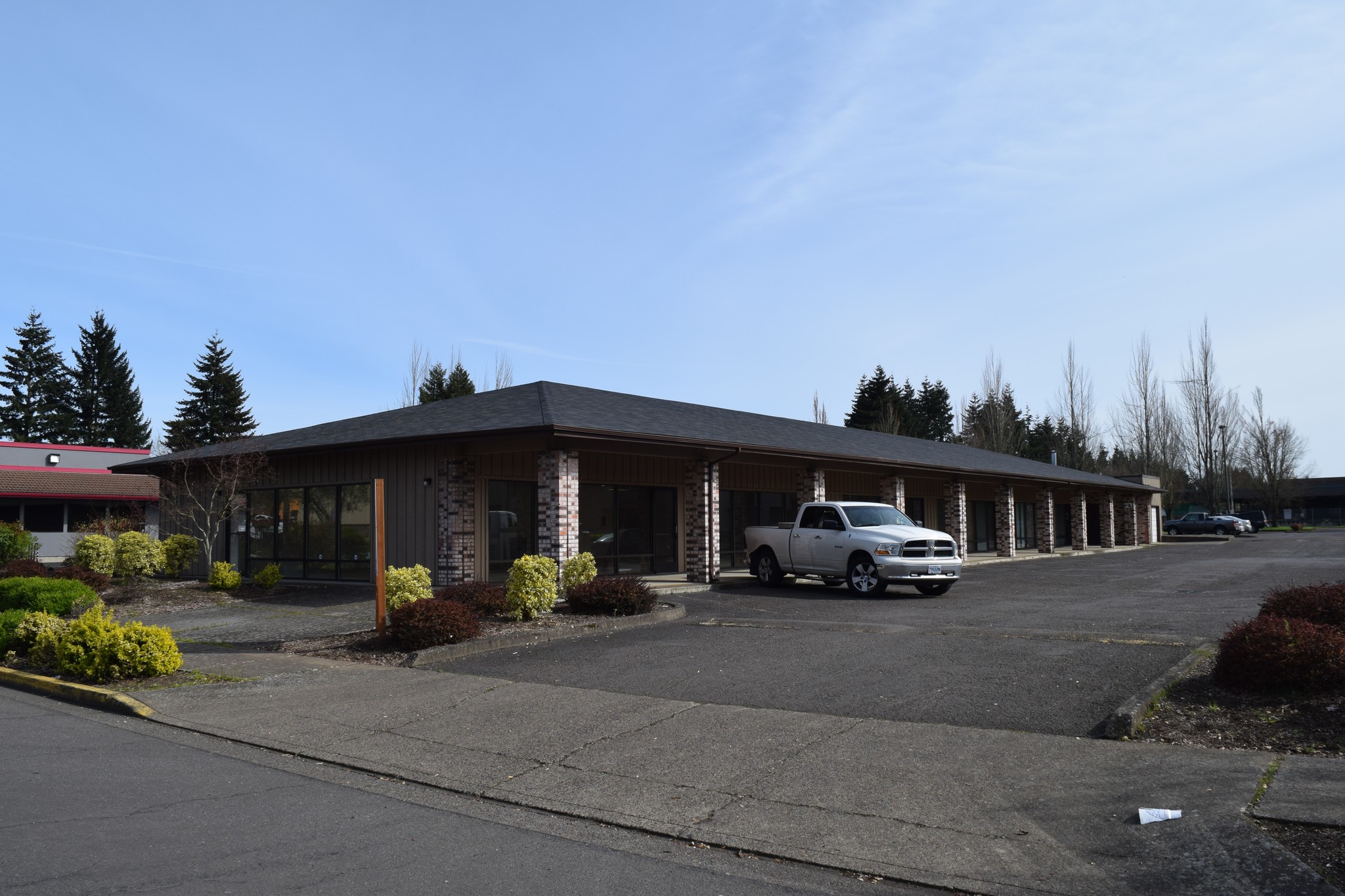 1045 Gateway Loop, Springfield, OR for sale Building Photo- Image 1 of 1