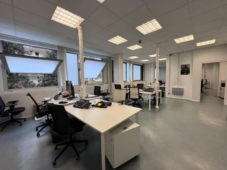 Office in Paris for sale - Building Photo - Image 1 of 12