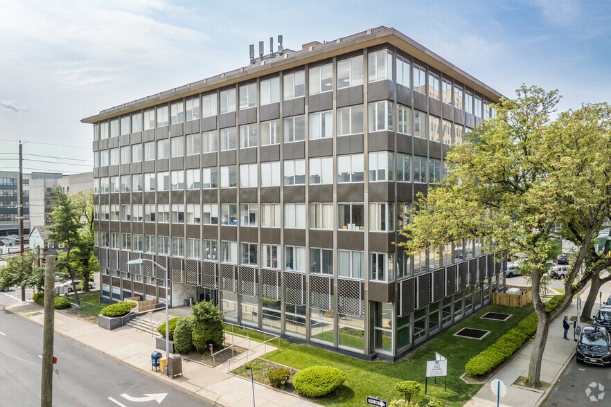 25 E Salem St, Hackensack, NJ for lease - Building Photo - Image 1 of 13