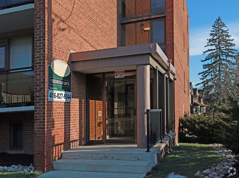 1741 Bayview Ave, Toronto, ON à vendre - Photo du bâtiment - Image 3 de 4