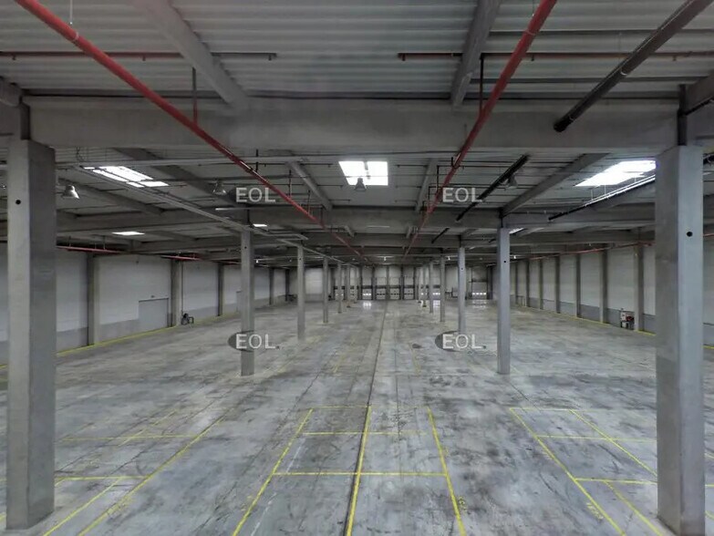 Industrial in Fontaine for lease - Interior Photo - Image 3 of 3