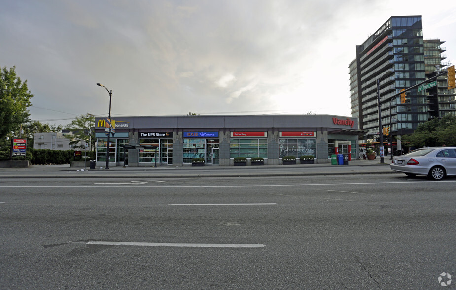 8615-8631 Granville St, Vancouver, BC for lease - Building Photo - Image 3 of 9