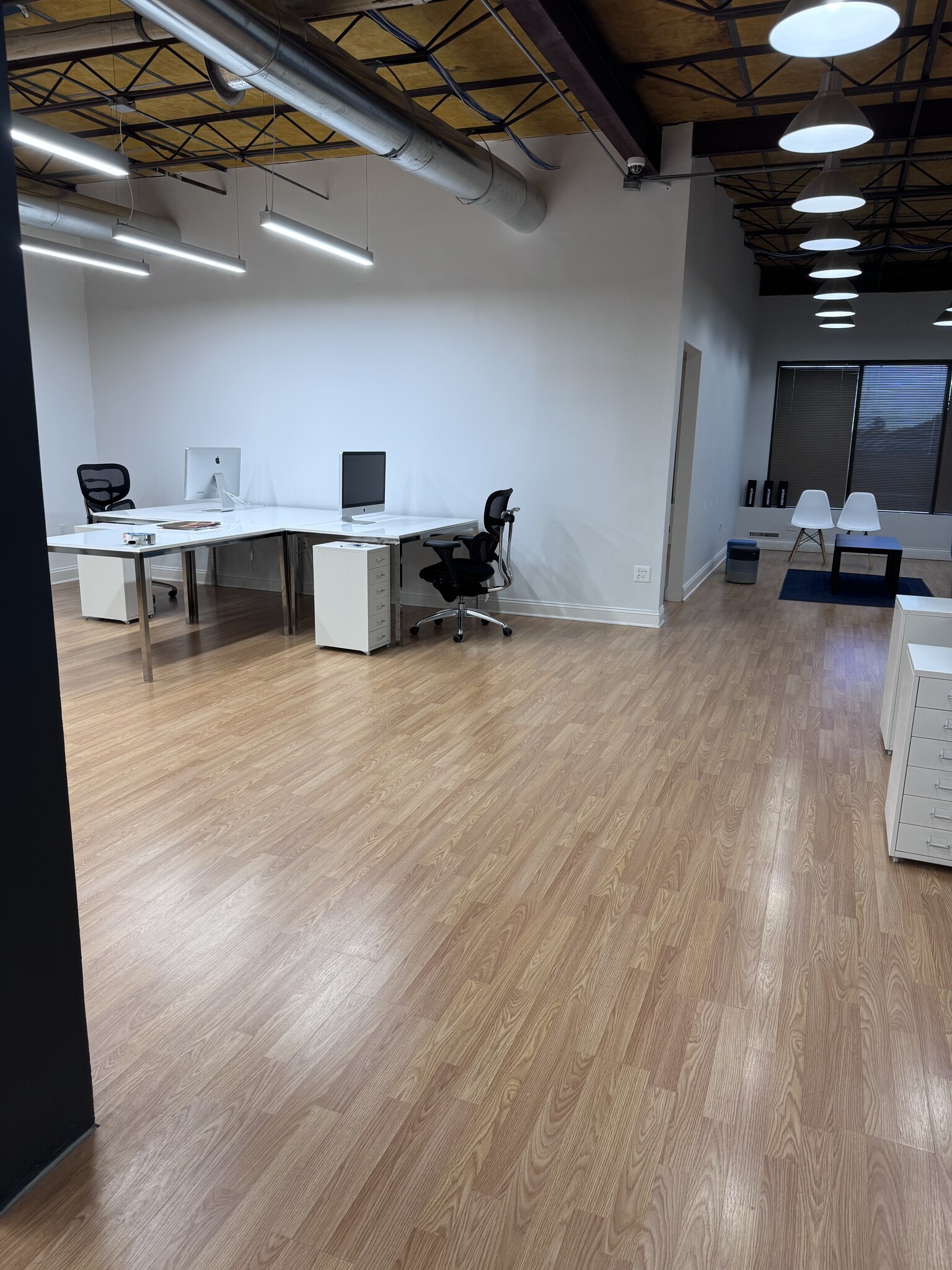 11-21 N Skokie Hwy, Lake Bluff, IL for lease Interior Photo- Image 1 of 10