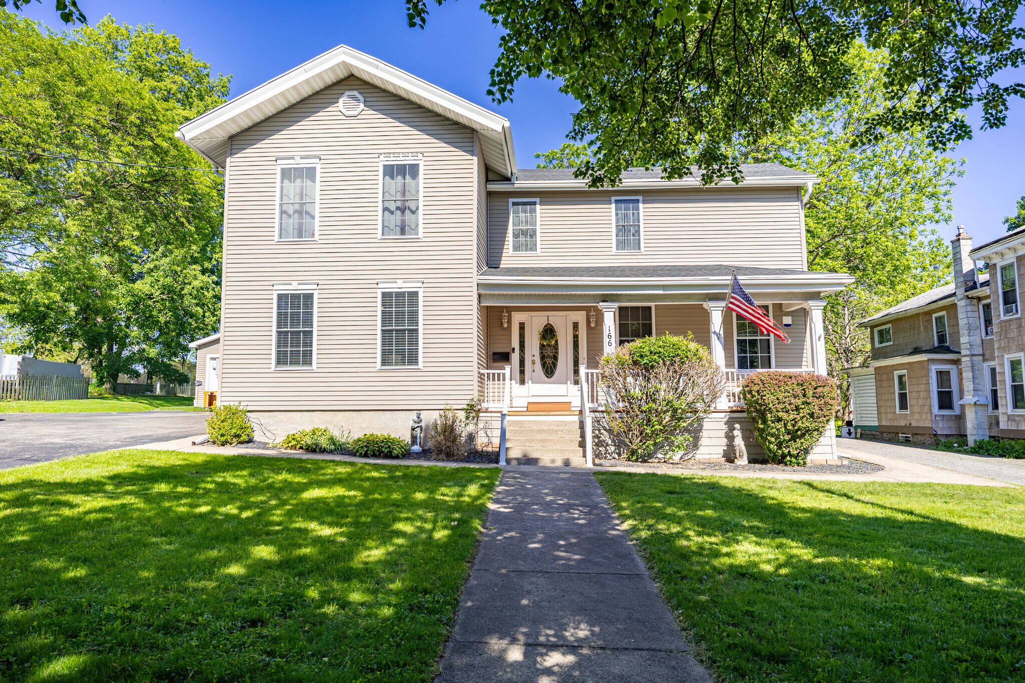 166 N Main St, Fairport, NY à vendre Photo du bâtiment- Image 1 de 51