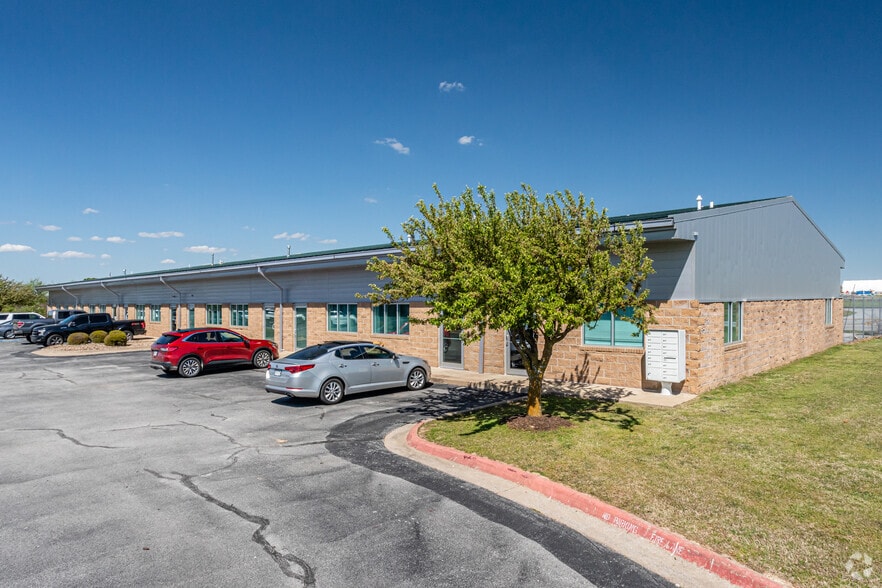 3101 SW I St, Bentonville, AR à louer - Photo du bâtiment - Image 2 de 12