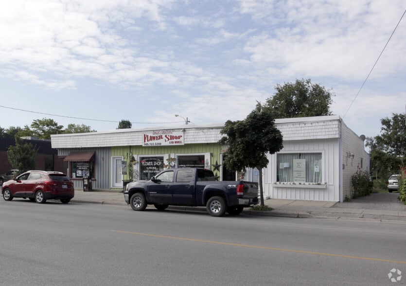 116-118 High St, Sutton West, ON à louer - Photo du bâtiment - Image 2 de 2