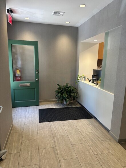 18 Studio Arcade, Bronxville, NY à louer - Photo du bâtiment - Image 2 de 8