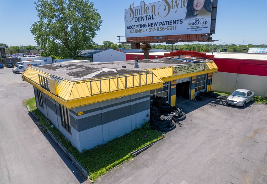 Avis Anchored Auto Assemblage 82nd St portfolio of 3 properties for sale on LoopNet.ca - Building Photo - Image 3 of 12
