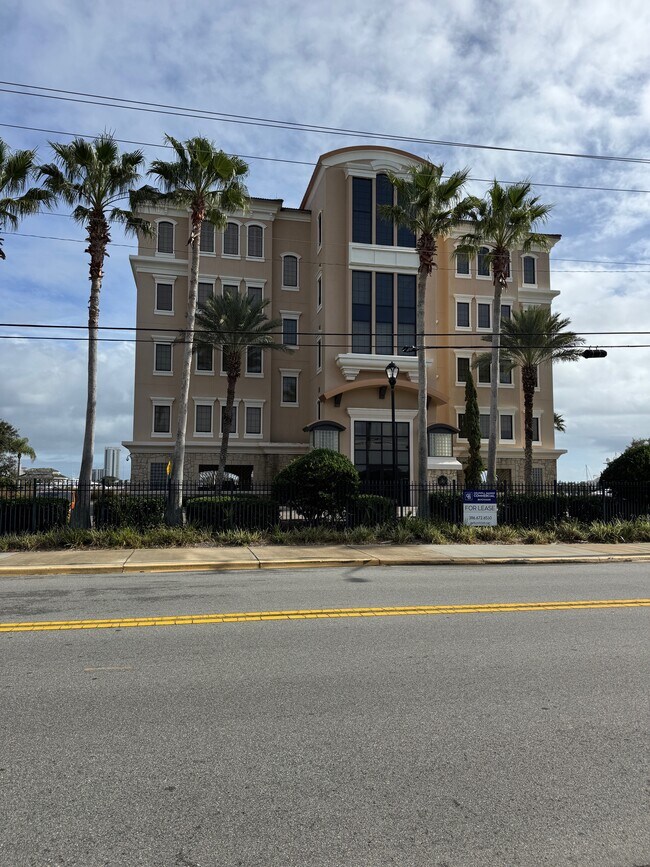 More details for 825 Ballough Rd, Daytona Beach, FL - Office for Lease