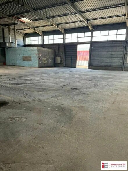 Industrial in La Selle-en-Luitré for lease - Interior Photo - Image 3 of 4