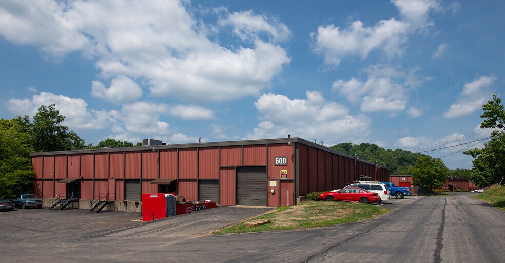 600-630 Plum Industrial Ct, Plum, PA à louer - Photo du bâtiment - Image 3 de 5