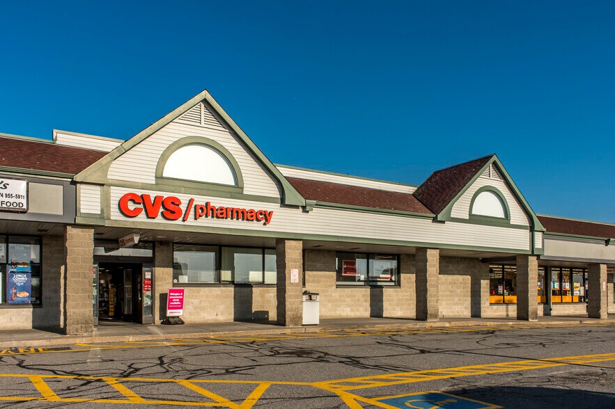 4171 N Main St, Fall River, MA à louer - Photo du bâtiment - Image 3 de 9