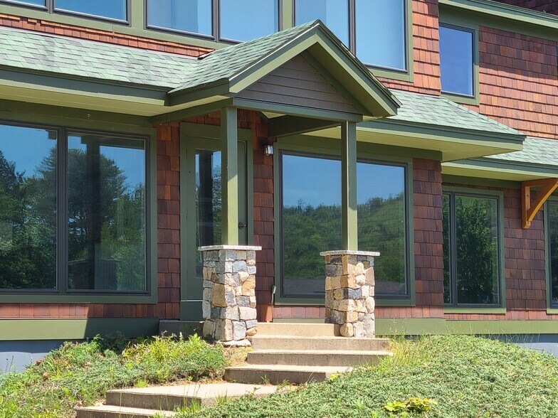 12 Southmayd St, Campton, NH à vendre - Photo du bâtiment - Image 3 de 30