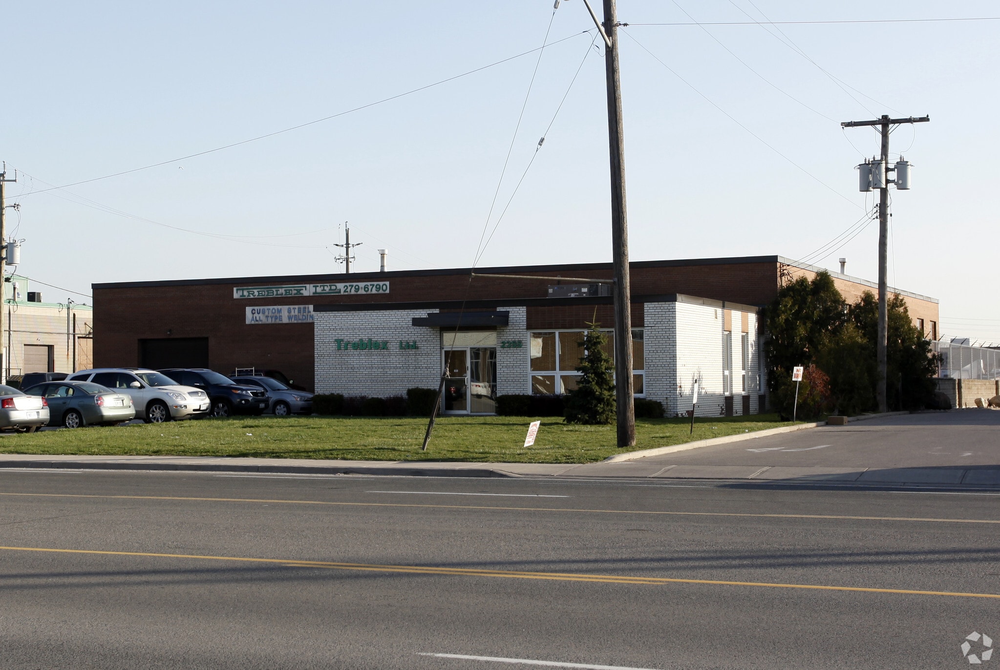 2355 Cawthra Rd, Mississauga, ON for lease Primary Photo- Image 1 of 3