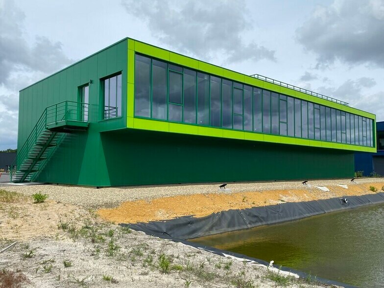 Flex in Bordeaux for sale - Building Photo - Image 1 of 12