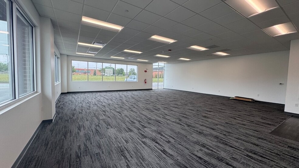 71-81 Miller Drive, North Aurora, IL for lease - Building Photo - Image 3 of 9