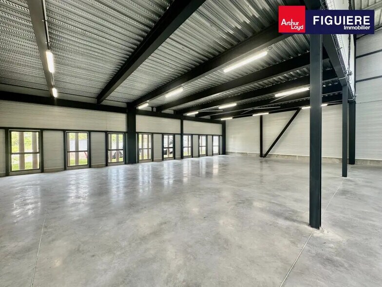 Office in Venelles for lease - Building Photo - Image 3 of 14