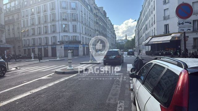 Retail in Paris for lease - Building Photo - Image 3 of 4