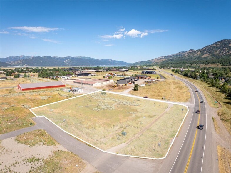 17 County Road 100, Alpine, WY à vendre - Photo du bâtiment - Image 3 de 8