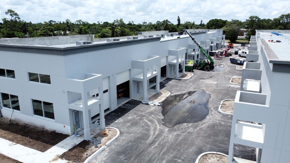 11075 Tamiami Trl E, Naples, FL for sale - Building Photo - Image 2 of 17