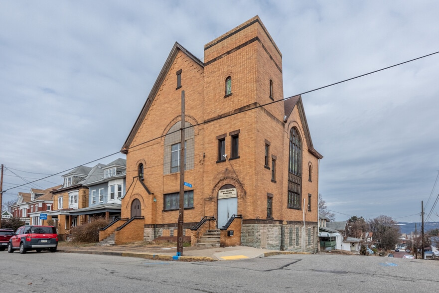 2117 Jenny Lind St, Mckeesport, PA for sale - Primary Photo - Image 1 of 2