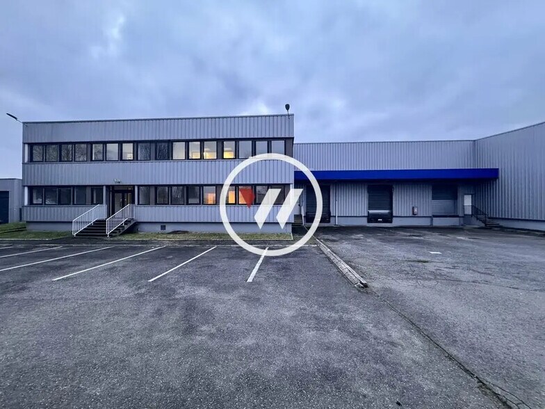 Office in Louvres for lease - Building Photo - Image 3 of 11