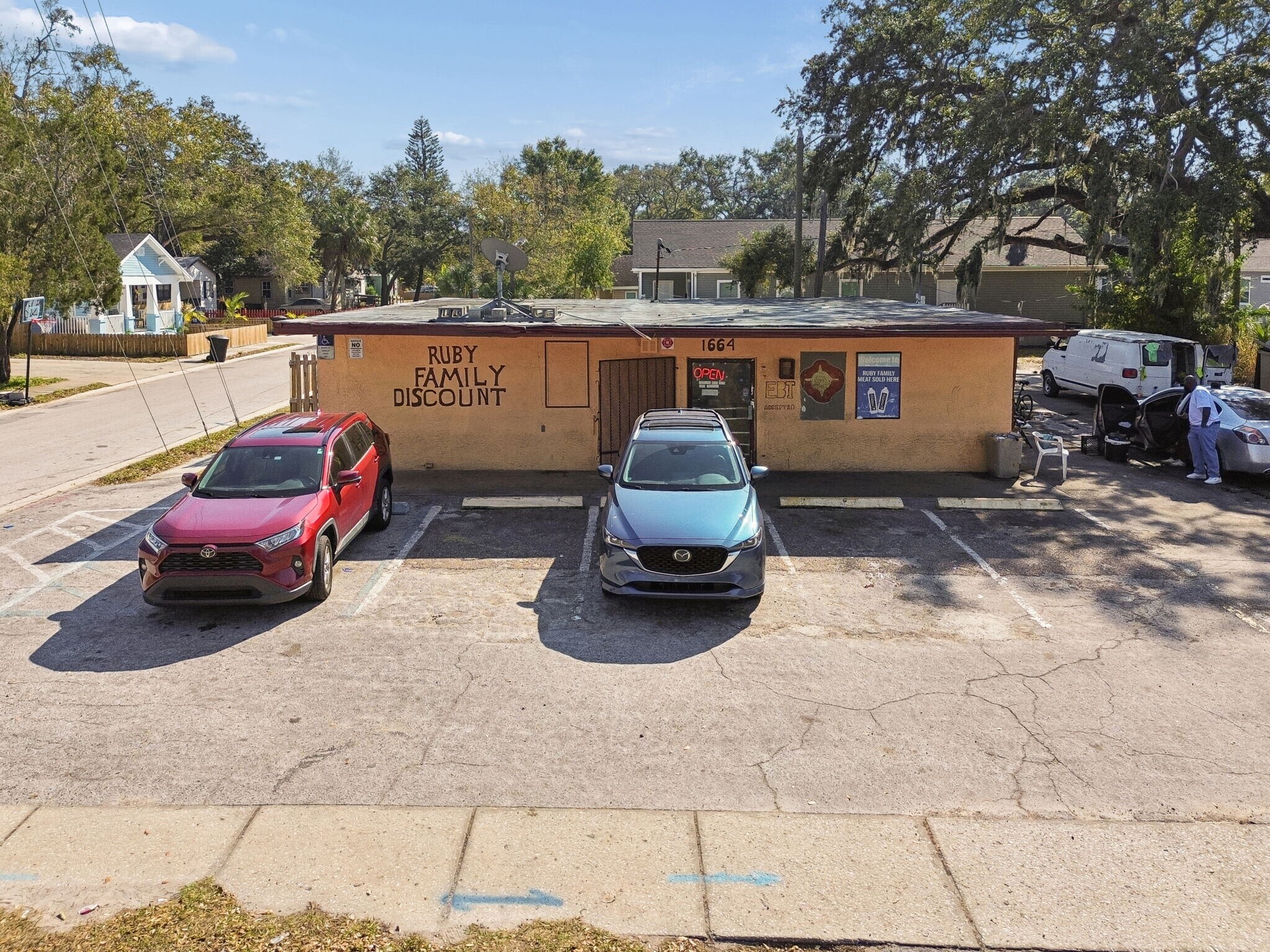 1664 15th Ave S, Saint Petersburg, FL for sale Primary Photo- Image 1 of 43
