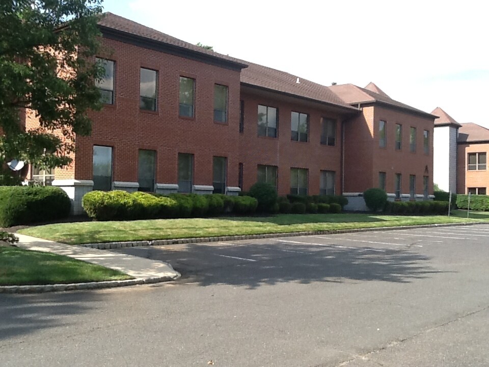 620 Tinton Ave, Tinton Falls, NJ à louer Photo du bâtiment- Image 1 de 2