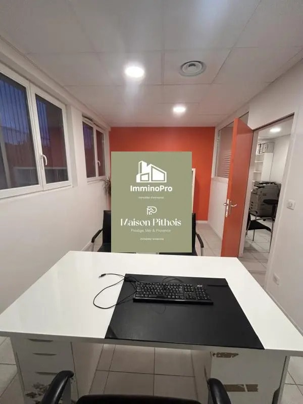 Flex in Marseille for lease Interior Photo- Image 1 of 11