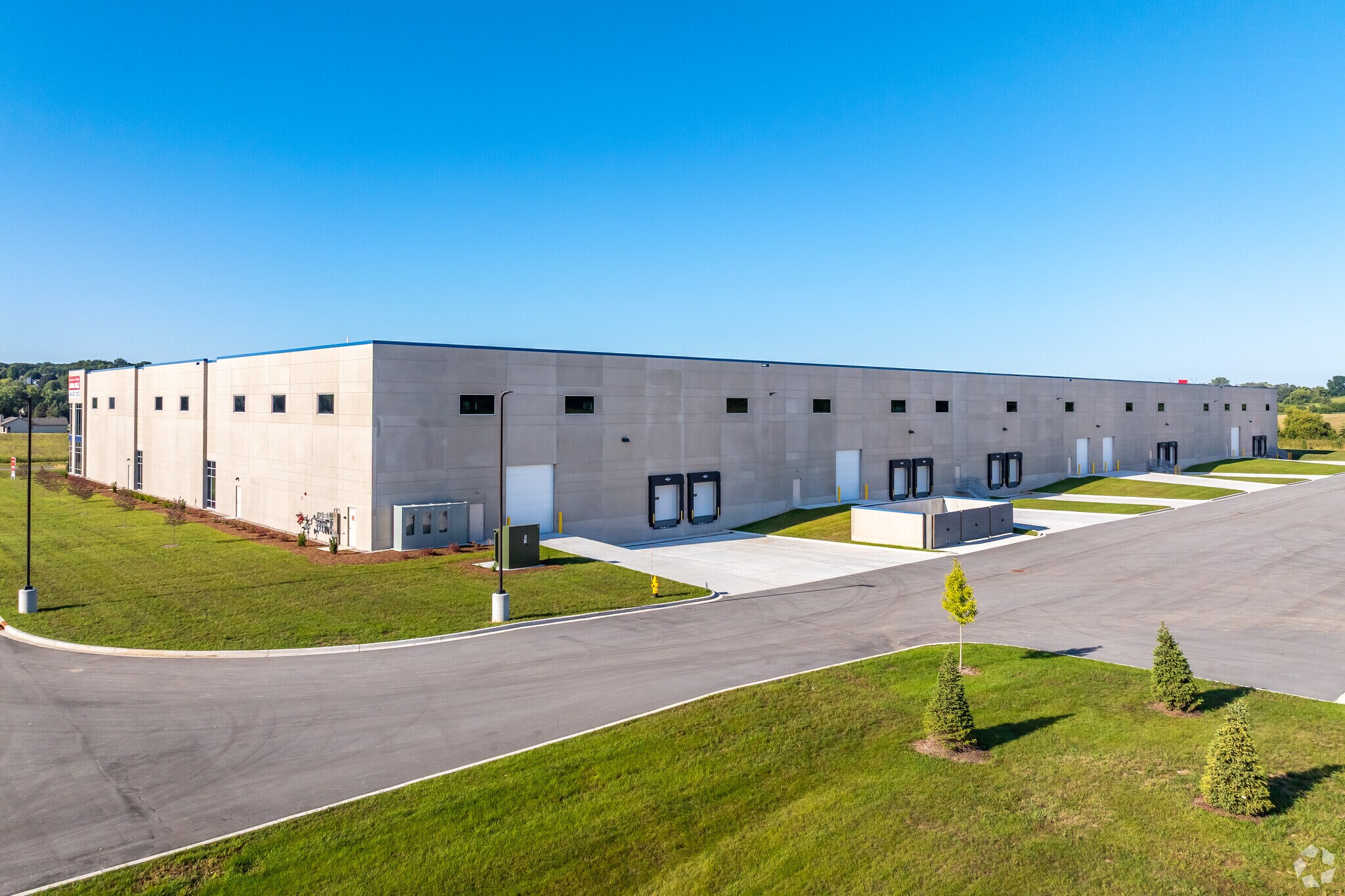 N53W25374 Highlands Court, Sussex, WI à louer Photo du bâtiment- Image 1 de 16