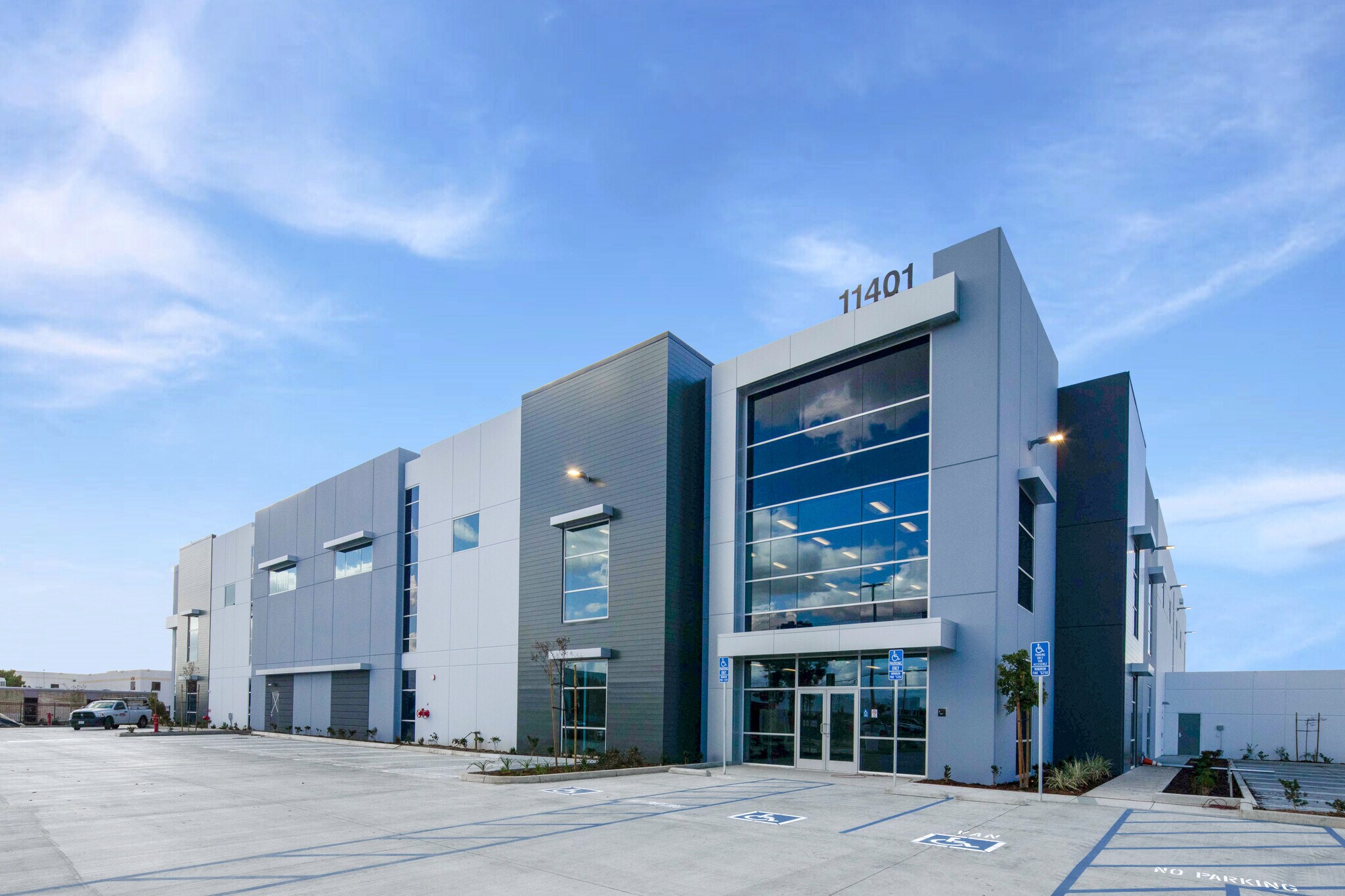 11401 Greenstone Ave, Santa Fe Springs, CA à vendre Photo du bâtiment- Image 1 de 1