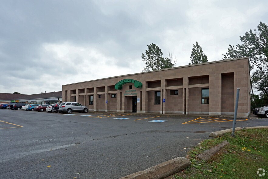 18 Manitou Cres, Loyalist, ON à louer - Photo du bâtiment - Image 2 de 4