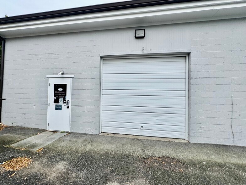 19 JT Connell Hwy, Newport, RI à louer - Photo du bâtiment - Image 2 de 9