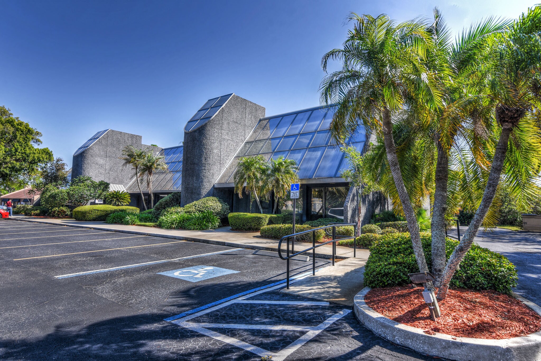 6740 Crosswinds Dr, Saint Petersburg, FL à louer Photo du bâtiment- Image 1 de 67