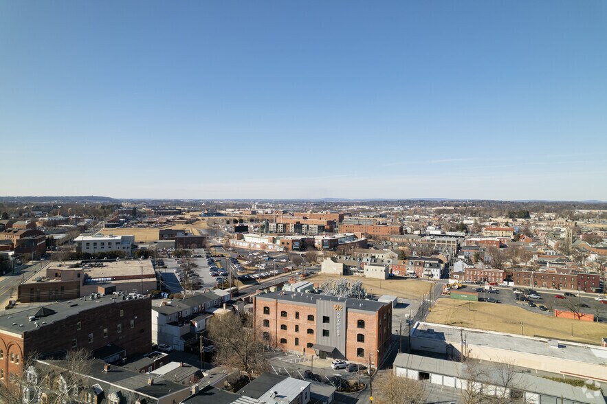 512 N Market St, Lancaster, PA à louer - Aérien - Image 3 de 4