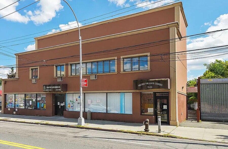 7252 Metropolitan Ave, Middle Village, NY for lease - Building Photo - Image 1 of 33
