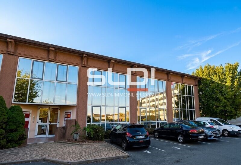 Office in Limas for lease Building Photo- Image 1 of 12