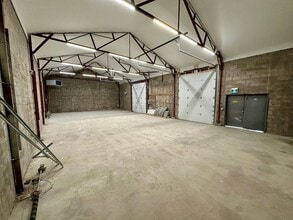 670 Development Dr, Kingston, ON à louer Photo intérieure- Image 2 de 3