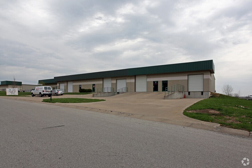 1117 Valley Ridge Ct, Grain Valley, MO à louer - Photo principale - Image 1 de 17