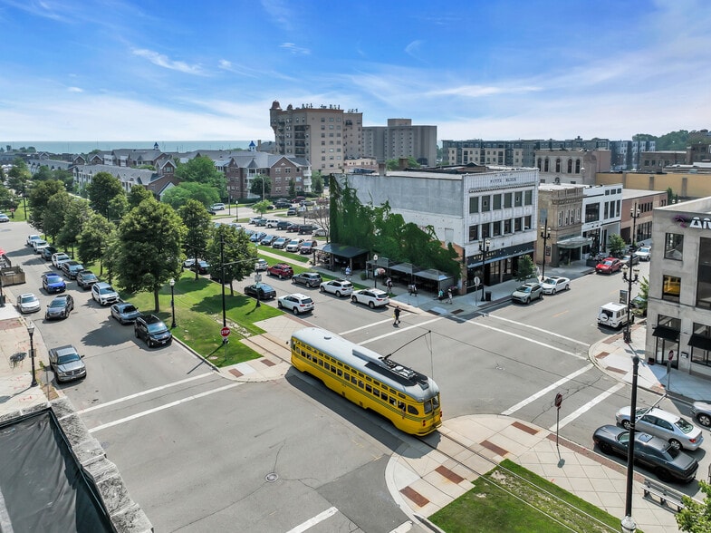 5611 6th Ave, Kenosha, WI for lease - Building Photo - Image 1 of 22