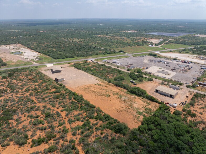 3661 Fm 468, Cotulla, TX à louer - Photo du bâtiment - Image 2 de 11