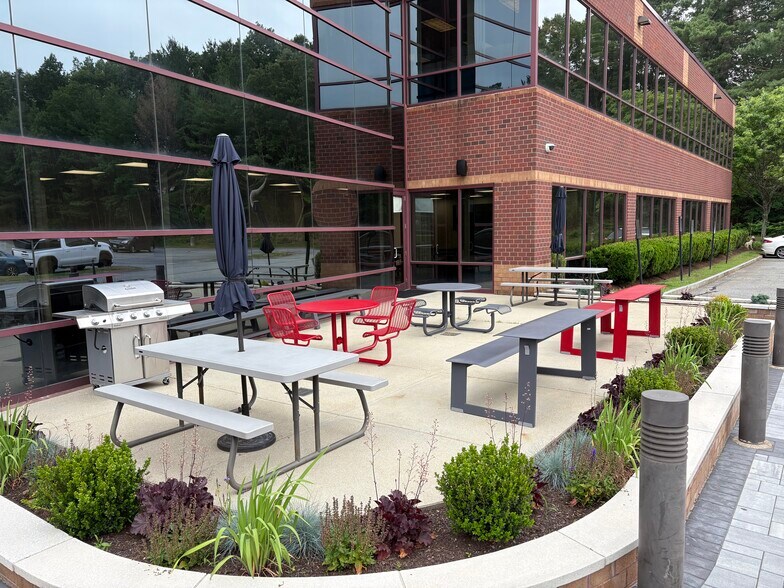 201 Riverneck Rd, Chelmsford, MA à louer - Photo du bâtiment - Image 1 de 40