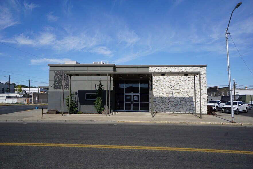 401 S 7th St, Sunnyside, WA à vendre - Photo du bâtiment - Image 3 de 47