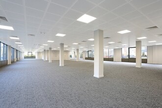 2 Waterside Dr, Reading à louer Photo intérieure- Image 2 de 3