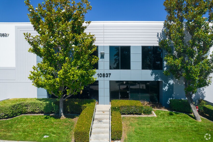 10837 Commerce Way, Fontana, CA à louer - Photo du bâtiment - Image 3 de 10