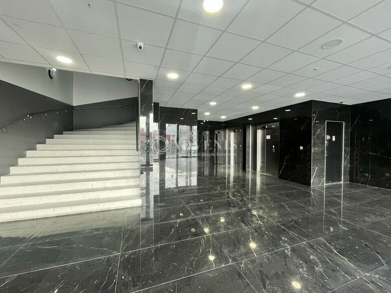 60 70 Rue De La Bongarde, Villeneuve-la-Garenne for lease - Lobby - Image 2 of 9