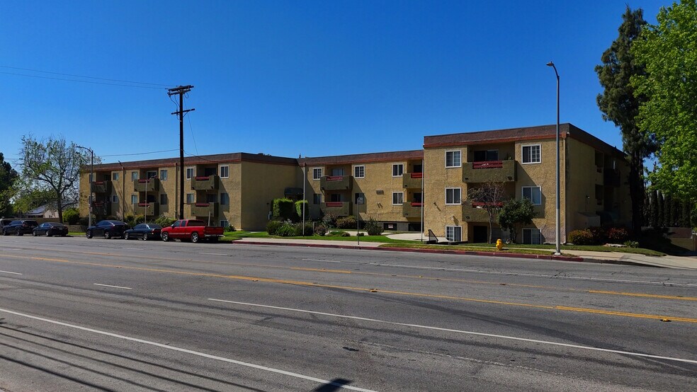 13266 Foothill Blvd, Sylmar, CA à vendre - Photo du bâtiment - Image 3 de 17